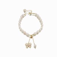 bracelet en laiton de perle d'eau douce cultivée, avec laiton, papillon, Plaqué or 18K, bijoux de mode & pavé de micro zircon & pour femme Environ 8.3 pouce, Vendu par PC