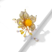 Cubic Zirconia Brooch, Brass, Vacuum Ion Plating, imitation beeswax & micro pave cubic zirconia, golden 