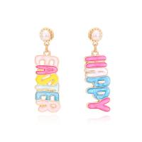 Boucle d'oreille en alliage de zinc en plastique perle, avec perle de plastique, Lettre d’alphabet, Placage, bijoux de mode & émail, multicolore Vendu par paire