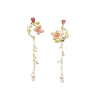 Boucles d'oreilles asymétriques, alliage de zinc, avec perle de plastique, Placage de couleur d'or, bijoux de mode & styles différents pour le choix & pour femme & avec strass, plus de couleurs à choisir Vendu par paire