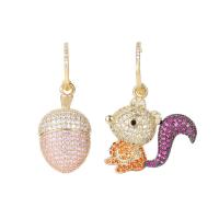 laiton Boucles d'oreilles asymétriques, animal, Placage de couleur d'or, bijoux de mode & pavé de micro zircon & pour femme, plus de couleurs à choisir Vendu par paire