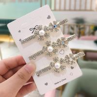 Clips de pico, aleación de zinc, con Perlas plásticas, Flor, diferentes estilos para la opción & para mujer & con diamantes de imitación, plateado, 75x22mm, Vendido por UD