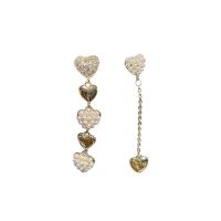 Moda flecos pendientes, Aleación de cobre, con Perlas plásticas, Corazón, chapado en oro real, Joyería & micro arcilla de zirconia cúbica & para mujer, 39x8mm, Vendido por Par