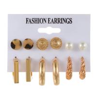 Pendientes de Perno de Aleación de Zinc, con Perlas plásticas & Acrílico, chapado en color dorado, 6 piezas & Joyería & para mujer, dorado, Vendido por Set