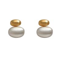 Brass Stud Earring, with Plastic Pearl, fashion jewelry & for woman, golden 