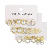 Pendiente de aleación de cinc con perlas plásticas, aleación de zinc, con Perlas plásticas, chapado en color dorado, diferentes estilos para la opción & para mujer & esmalte & con diamantes de imitación, earring length 13-20mm, Vendido por Set