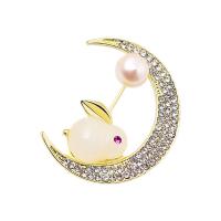 Rhinestone Zinc Alloy Brooch, with Shell Pearl & Plastic, gold color plated, fashion jewelry & Unisex & with rhinestone, mixed colors 