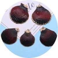 Pendentifs de coquille en laiton, avec laiton, Placage de couleur d'or, teints & DIY, Length about 28-42mm,Hight about 33-46mm Vendu par sac