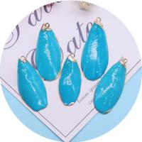 Pendentifs de coquille en laiton, avec laiton, Placage de couleur d'or, teints & DIY, bleu, Length about 16-20mm,Hight about 37-46mm Vendu par sac