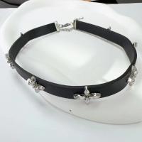 Ожерелье Мода Choker, цинковый сплав, с Искусственная кожа, плакирован серебром, ювелирные изделия моды & Женский, черный, длина:Приблизительно 30 см, продается PC