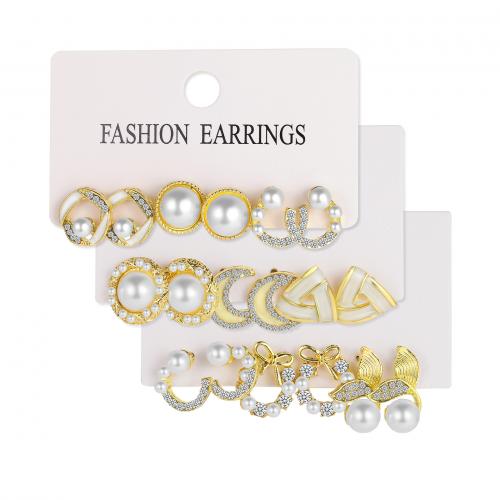 aleación de zinc Aretes, con Perlas plásticas, chapado en color dorado, diferentes estilos para la opción & para mujer & esmalte & con diamantes de imitación, earring length 10-20mm, Vendido por Set[