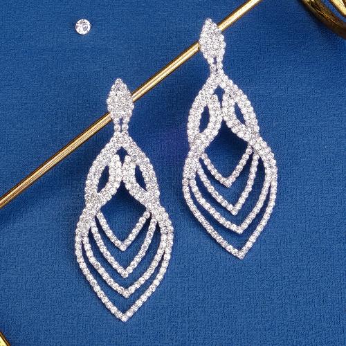 Boucle d'oreille de zinc alliage strass goutte, alliage de zinc, Placage de couleur argentée, pour mariée & styles différents pour le choix & pour femme & avec strass, plus de couleurs à choisir, Vendu par paire[