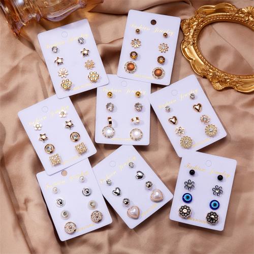 Zinc alliage strass Stud Earring, alliage de zinc, avec papier & perle de plastique, Placage, styles différents pour le choix & pour femme & émail & avec strass, plus de couleurs à choisir é, Vendu par fixé