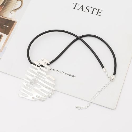 Collier en alliage de zinc, avec cordon en cuir, coeur, Placage de couleur argentée, bijoux de mode & pour femme & creux Environ 45 cm, Vendu par PC