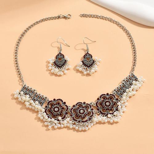 Rhinestone en alliage de zinc bijoux , boucle d'oreille & collier, avec perle de plastique, pour femme & avec strass, argent, Vendu par fixé