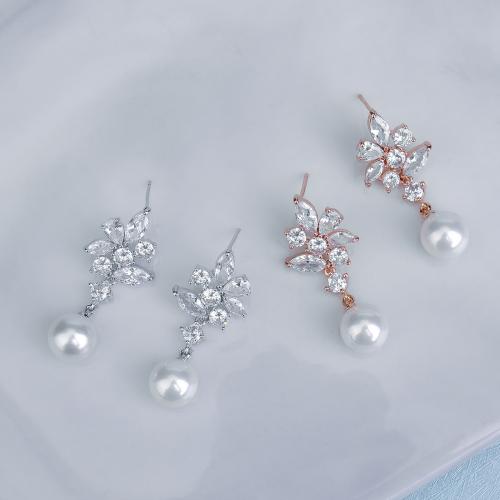 Boucle d'oreille de zinc alliage strass goutte, alliage de zinc, avec zircon cubique & perle de plastique, styles différents pour le choix & pour femme & avec strass, plus de couleurs à choisir, Vendu par paire[