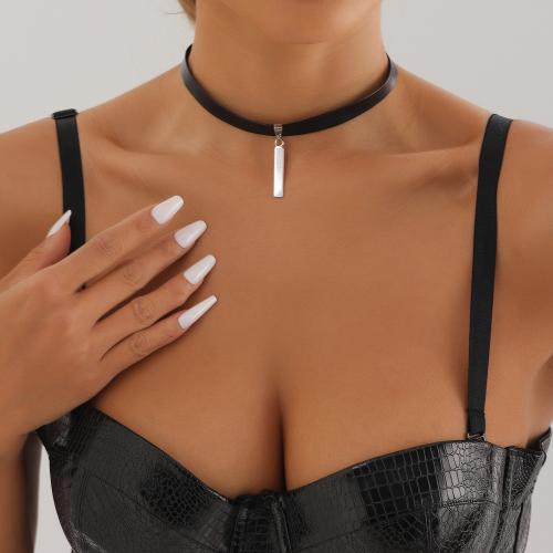 Collier en alliage de zinc, avec cuir PU, rectangle, Placage de couleur argentée, pour femme, noire, Vendu par PC[