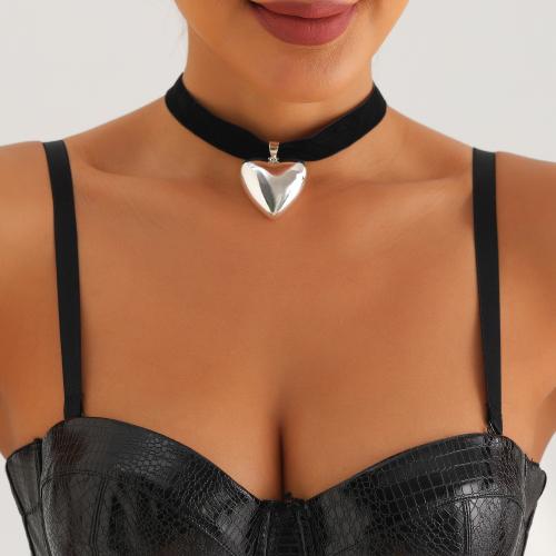 Mode Collier Choker, alliage de zinc, avec velours de coton, coeur, Placage de couleur argentée, pour femme, Vendu par PC