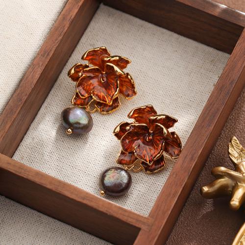 Boucles d'oreilles d'eau douce de Perle , laiton, avec perle d'eau douce cultivée, Feuille d'érable, Placage de couleur d'or, pour femme & émail Vendu par paire