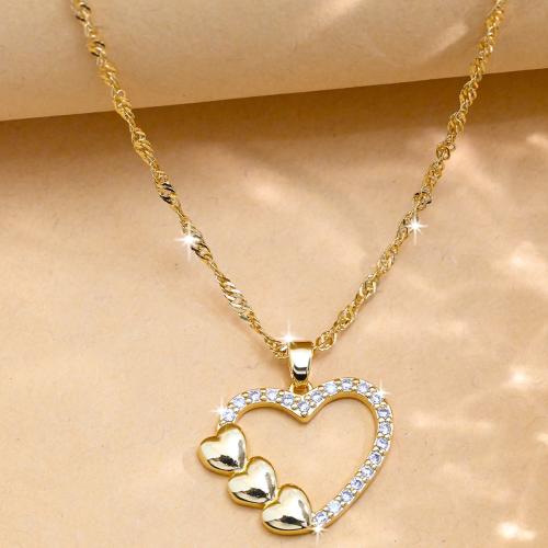 Collier en laiton cubique Zircon Micro Pave, coeur, Placage de couleur d'or, pavé de micro zircon & pour femme cm, Vendu par PC