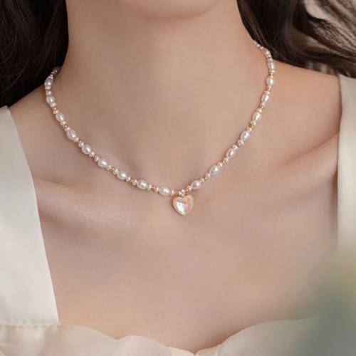 Collier de chaîne en laiton de perles d'eau douce, avec perle d'eau douce cultivée & résine, fait à la main, styles différents pour le choix & pavé de micro zircon & pour femme, blanc Environ 31-40 cm, Vendu par PC