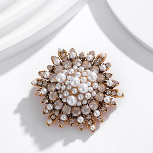 Rhinestone Zinc Alloy Brooch, with Plastic Pearl, plated, fashion jewelry & with rhinestone, golden, 45mm 