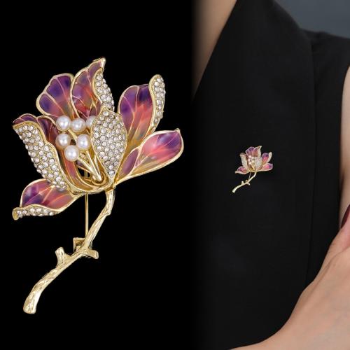 Rhinestone Zinc Alloy Brooch, with Plastic Pearl, Flower, gold color plated, fashion jewelry & with rhinestone 