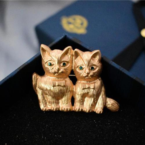 Zinc Alloy Jewelry Brooch, Cat, for woman, golden 