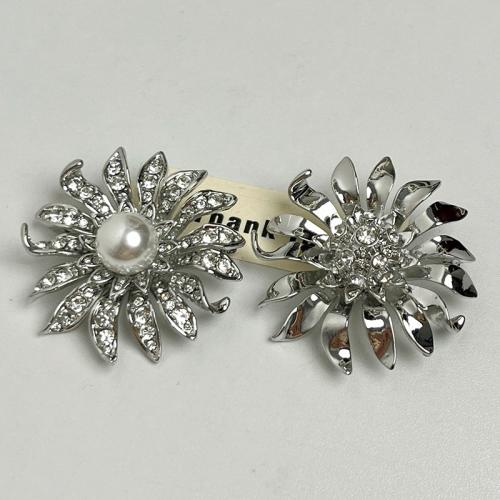 Rhinestone Zinc Alloy Brooch, with Plastic Pearl & for woman & with rhinestone, silver color, 50mm 