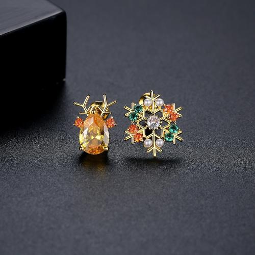 metal Pendientes asimétricos, con Cristal & Perlas plásticas, chapado en color dorado, Joyas de Navidad & micro arcilla de zirconia cúbica & para mujer, Vendido por Par