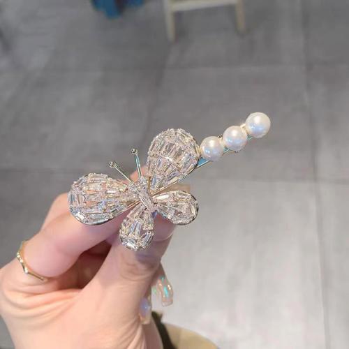 Clips de pico, aleación de zinc, con Perlas plásticas, Mariposa, chapado, micro arcilla de zirconia cúbica & para mujer, dorado, 45x25mm, Vendido por UD