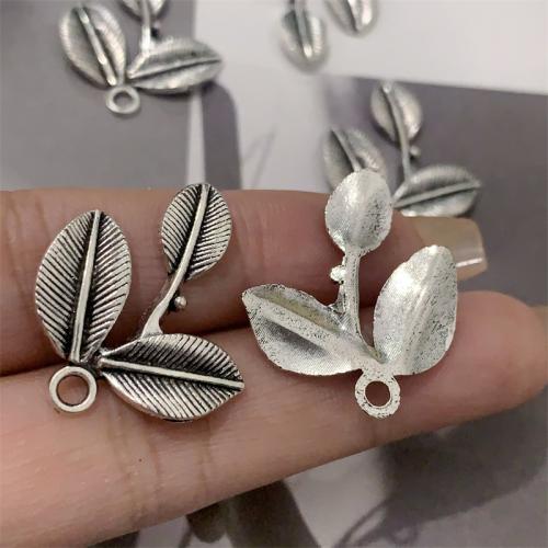 Pendentifs feuilles en alliage de zinc , Plaqué de couleur d'argent, DIY Vendu par sac