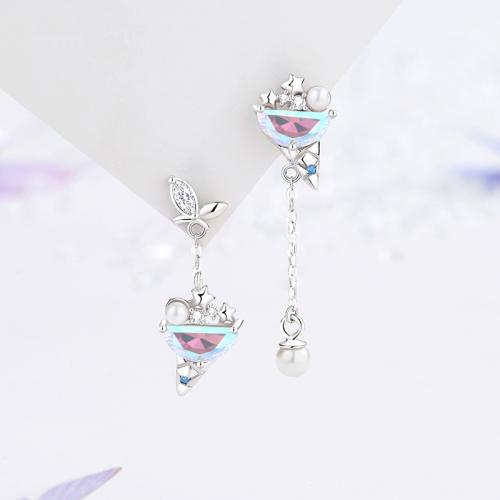 Plata de ley 925 Pendientes asimétricos, con Vidrio & Perlas plásticas, Helado, chapado en platina real, micro arcilla de zirconia cúbica & para mujer, left earring size 9x24.2mm, right earring size 9x33mm, Vendido por Par