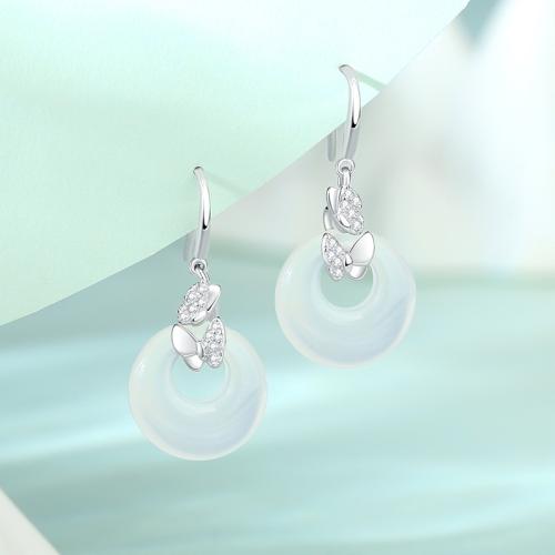 Plata de ley 925 Pendientes con Colgantes, con Blanco Calcedonia, Mariposa, chapado en platina real, micro arcilla de zirconia cúbica & para mujer, 12.8x26.6mm, Vendido por Par