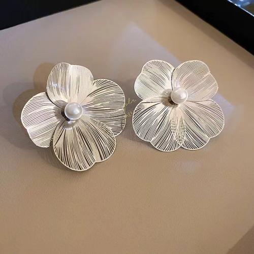 Boucle d'oreille en alliage de zinc en plastique perle, avec perle de plastique, fleur, Placage, bijoux de mode & pour femme & creux, plus de couleurs à choisir Vendu par paire