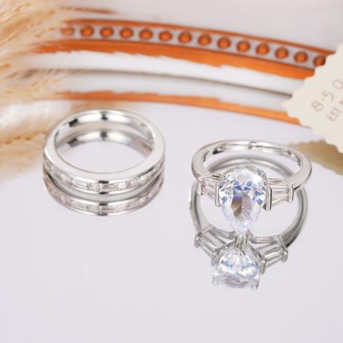 Ensemble d'anneau de laiton, 2 pièces & normes différentes pour le choix & pavé de micro zircon & pour femme, Vendu par fixé