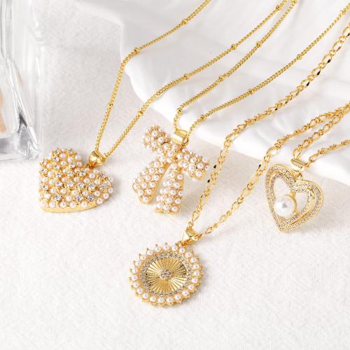 Collier en laiton cubique Zircon Micro Pave, avec perle de plastique, Placage de couleur d'or, bijoux de mode & modèles différents pour le choix & pavé de micro zircon, doré, Vendu par PC