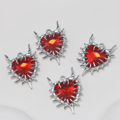 Pendentifs de stras en alliage Zinc, alliage de zinc, coeur, Plaqué de couleur d'argent, DIY & avec strass, rouge Vendu par PC