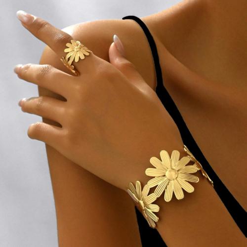 Sistemas del regalo de la joyería, fundición, brazale & anillo de dedo, Flor, chapado en color dorado, para mujer, Vendido por Set