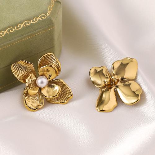 Pendientes de acero Titanium, Partículas de acero, con Perlas plásticas, Flor, chapado en color dorado, Joyería, dorado, 25x30mm, Vendido por Par[