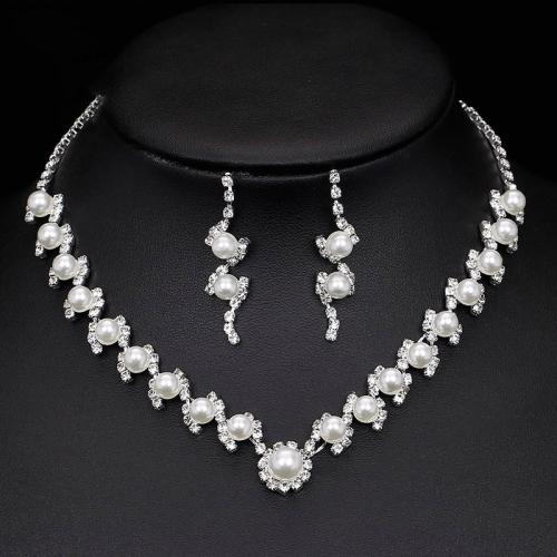 Rhinestone en alliage de zinc bijoux , Boucle d’oreille stud & collier, avec perle de plastique, Placage, pour femme & avec strass, argent 30 and 15CM tail chain 1.5*4.5CM, Vendu par fixé