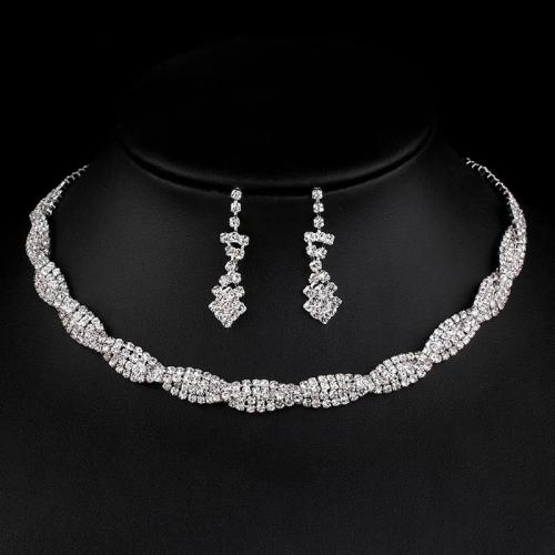 Rhinestone en alliage de zinc bijoux , Boucle d’oreille stud & collier, Placage, pour femme & avec strass, argent, Necklace 19cm and 18cm Extended chain earrings 4cm long, Vendu par fixé