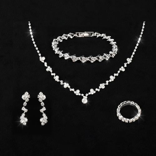 Conjunto de joyería de diamantes de imitación de la aleación de Zinc, Pendiente de stud & anillo de dedo & pulsera & collar, diferentes estilos para la opción & para mujer & con diamantes de imitación, más colores para la opción, Vendido por Set[