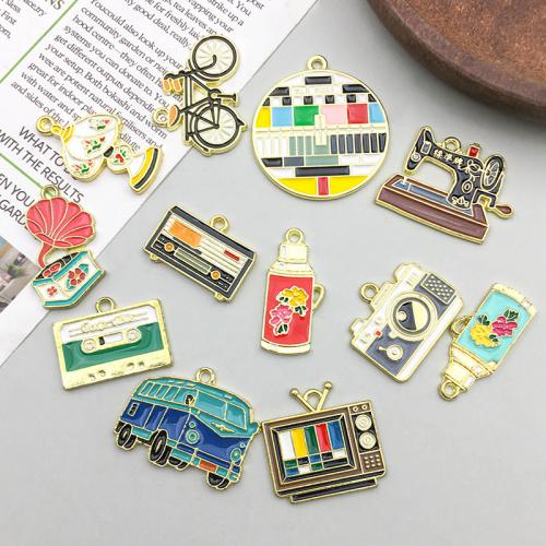 Pendentifs émail, alliage de zinc, Placage, DIY & styles différents pour le choix, plus de couleurs à choisir Vendu par sac