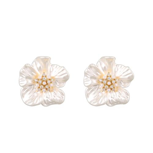 Boucles d'oreilles en laiton zircon cubique pavent, avec Plastique ABS perle, fleur, Placage de couleur d'or, bijoux de mode & pavé de micro zircon, blanc Vendu par paire