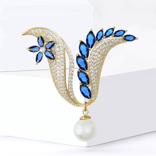 Broche de zircon cubique, laiton, avec perle de plastique, fleur, Placage de couleur d'or, pavé de micro zircon & pour femme, bleu, Vendu par PC