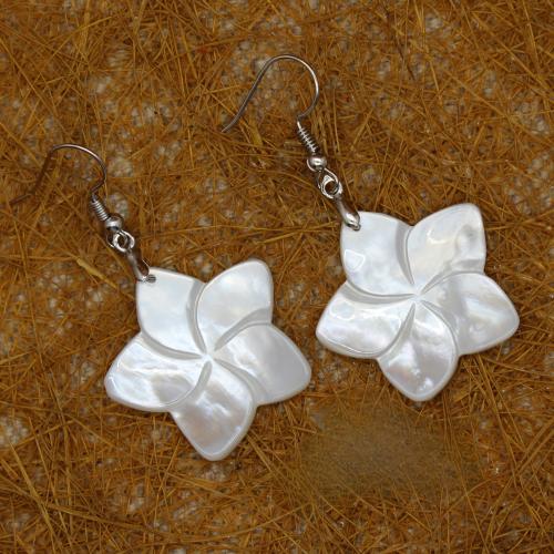 Boucles d'oreilles en coquille blanche, fleur, bijoux de mode, blanc Vendu par paire[