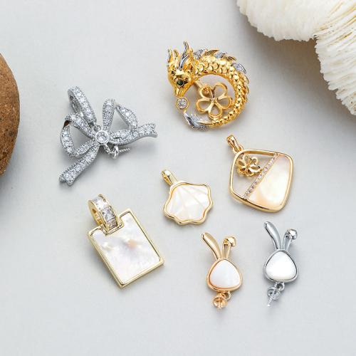 Pendentifs de coquille en laiton, avec Huître perlière, Placage, DIY & styles différents pour le choix & avec strass, plus de couleurs à choisir, Vendu par PC