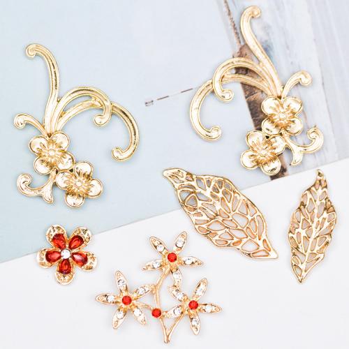 Pendentifs de stras en alliage Zinc, alliage de zinc, Placage de couleur d'or, DIY & styles différents pour le choix & avec strass Vendu par sac