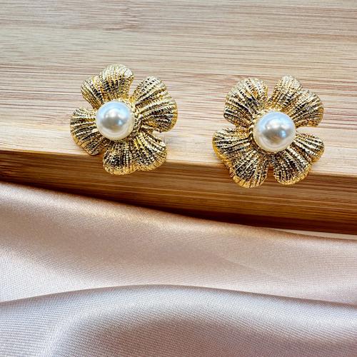 Boucle en acier inoxydable, Acier inoxydable 304, avec perle de plastique, fleur, Placage de couleur d'or, bijoux de mode, Or, Vendu par paire